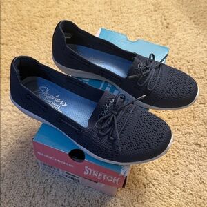 Skechers Women's Stretch Fit Navy Sneakers